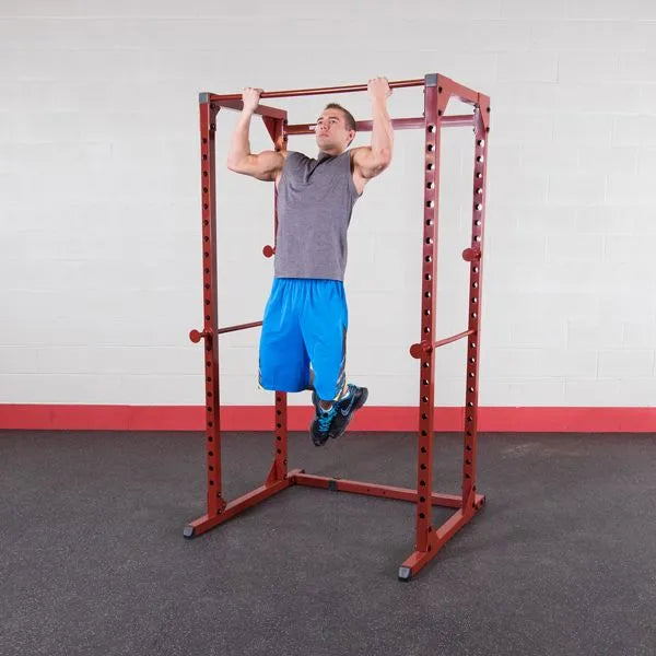 Best Fitness BFPR100 Power Rack - Man pulled up in front position 