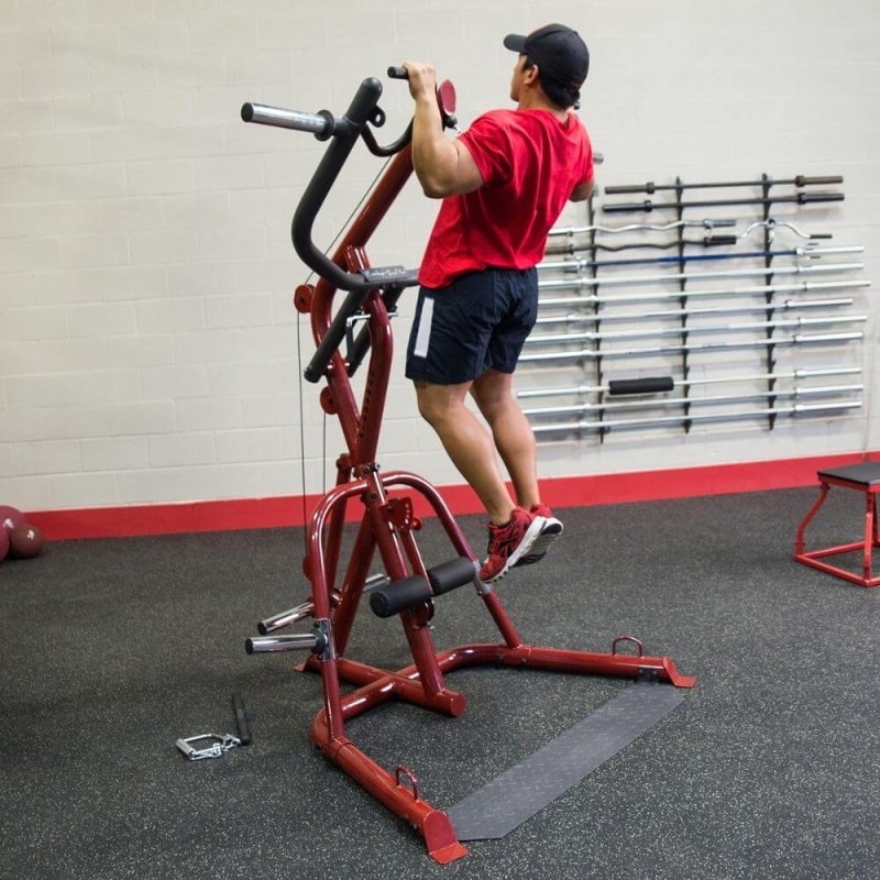 Body-Solid Corner Leverage Gym GLGS100 - Man working out chin up