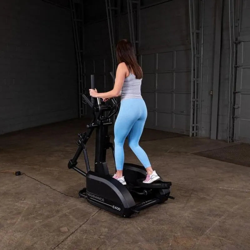 Body-Solid Endurance Center Drive Elliptical E400 - Woman doing cardio