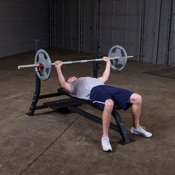 Body Solid Pro Club Line Oly Flat Bench - man using the barbel 