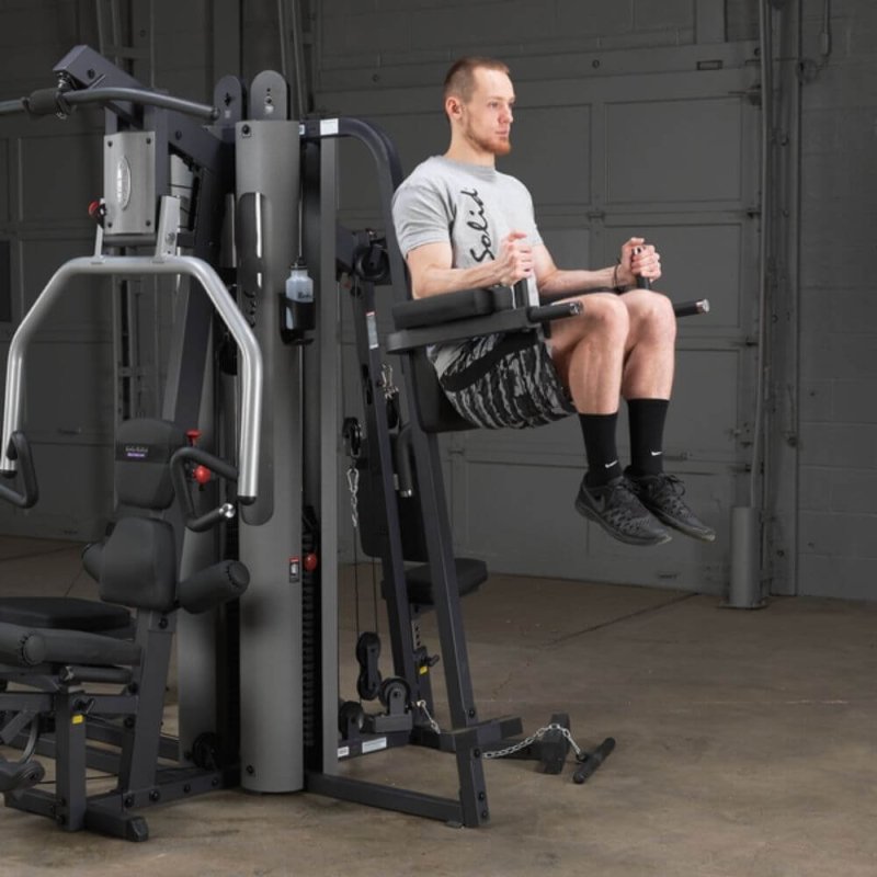 Body-Solid Vertical Knee Raise Attachment GKR9 - Man doing knee raise