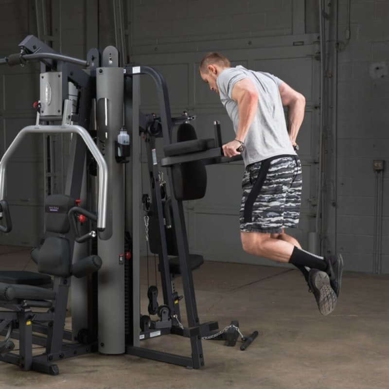 Body-Solid Vertical Knee Raise Attachment GKR9 - Man lifting his body