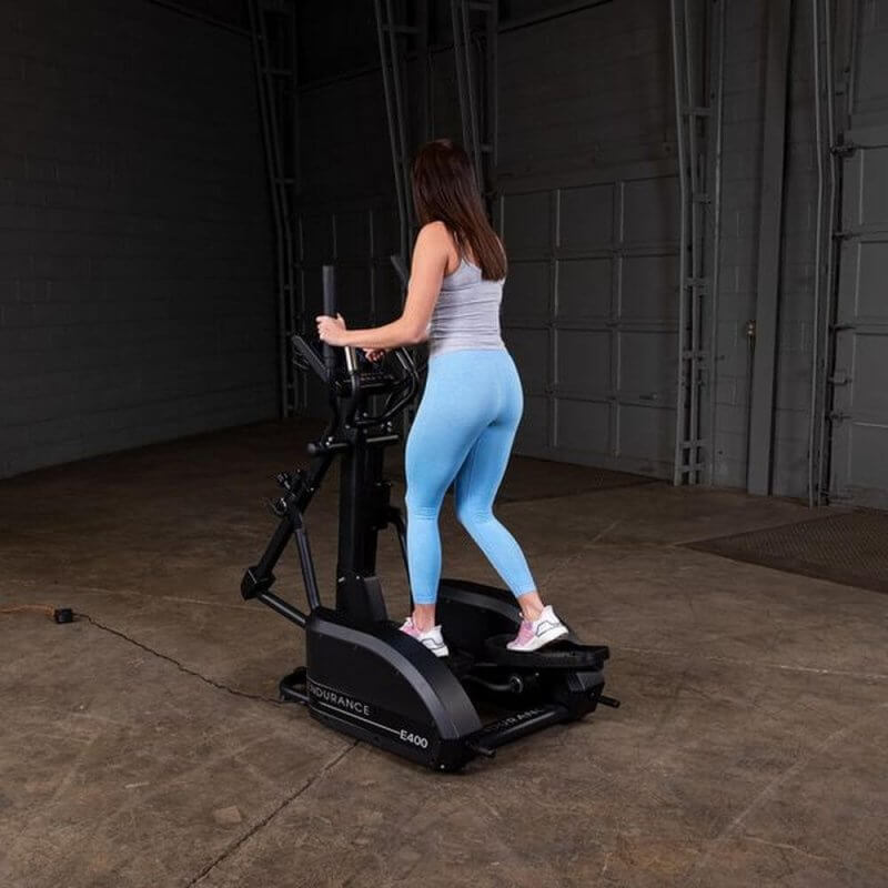 Body-Solid Endurance Center Drive Elliptical E400 - Woman doing cardio